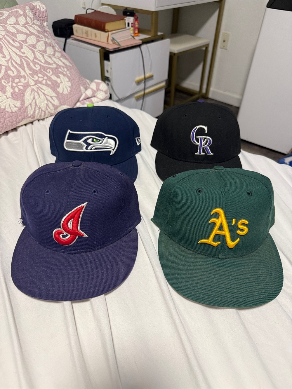 Lot of 4 new era hats some vintage